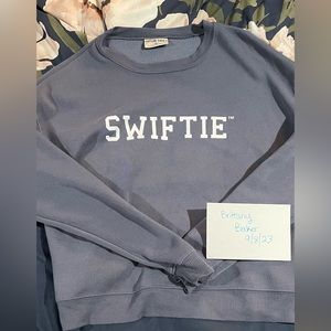 Taylor Swift Swiftie Crewneck Blue XL
